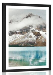 Poster cu passepartout lacul din apropierea muntelui frumos