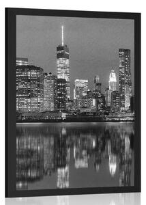 Poster reflecția Manhattanului în apă în design alb-negru