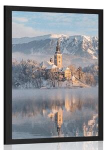 Poster biserică lângă lacul Bled în Slovenia