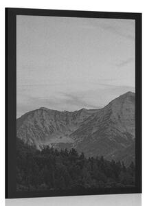 Poster apus de soare în munți în design alb-negru