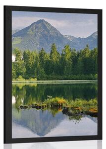 Poster panorama munților frumoasă lângă lac
