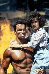 Fotografie Arnold Schwarzenegger And Alyssa Milano, Commando 1985 Directed By Mark L. Lester, (26.7 x 40 cm)