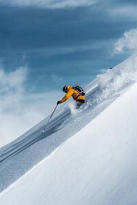 Fotografie de artă Mid adult male skier speeding downhill,, Ross Woodhall, (26.7 x 40 cm)