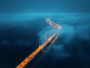 Fotografie de artă A cross-sea bridge in the fog at night, shunli zhao, (40 x 30 cm)