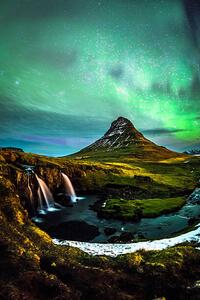 Fotografie de artă Aurora borealis at Mount Kirkjufell Iceland, SuppalakKlabdee, (26.7 x 40 cm)