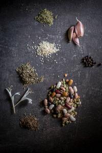 Fotografie de artă Vegetables and spices - knolling, fotostorm, (26.7 x 40 cm)