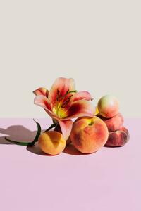 Fotografie de artă Lily flower and peaches on beige, Tanja Ivanova, (26.7 x 40 cm)