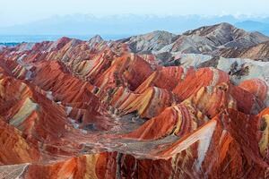 Fotografie de artă Colorful mountain in Danxia landform in, Ratnakorn Piyasirisorost, (40 x 26.7 cm)