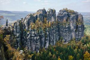 Fotografie de artă High angle view of rocky cliffs, Halfdark, (40 x 26.7 cm)