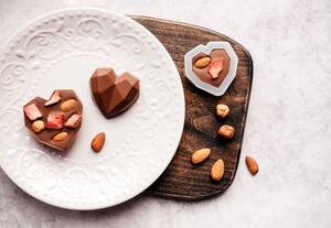 Fotografie de artă Home made milk chocolate for valentine's, Evgeniia Siiankovskaia, (40 x 26.7 cm)