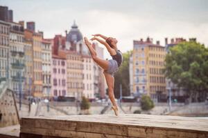 Fotografie de artă Female ballet dancer dancing in the, Yanis Ourabah, (40 x 26.7 cm)