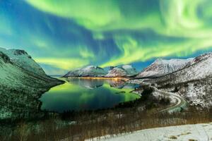 Fotografie de artă The aurora borealis lights up in, Francesco Bergamaschi, (40 x 26.7 cm)
