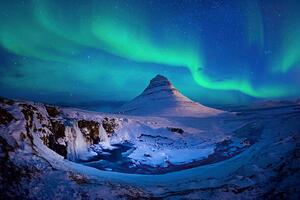 Fotografie Northern lights at Mount Kirkjufell, Iceland, FEBRUARY, (40 x 26.7 cm)