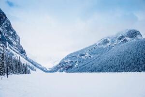 Fotografie de artă Snowy mountains in remote landscape, Lake, Jacobs Stock Photography Ltd, (40 x 26.7 cm)