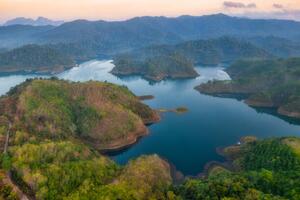 Fotografie de artă Aerial view of Rajjaprapha dam Kao, Kanok Sulaiman, (40 x 26.7 cm)