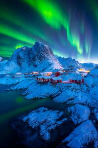 Fotografie Northern lights with Festhelltinden peak and, Copyright by Boonchet Ch
