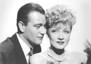 Fotografie John Wayne And Marlene Dietrich