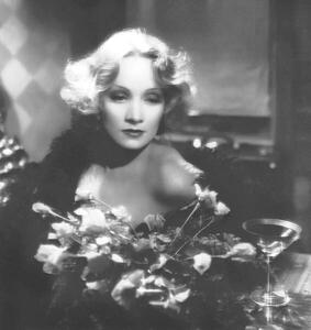 Fotografie Shanghai Express by Josef von Sternberg with Marlene Dietrich, 1932