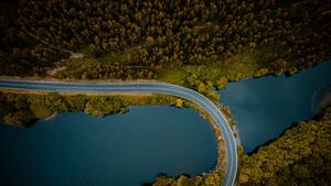 Fotografie WINDING MOUNTAIN ROAD WITH LAKE FROM, Gonsajo, (40 x 22.5 cm)