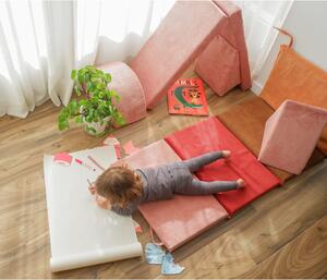Puf de copii roz deschis cu tapițerie din catifea reiată Montessori – Little Nice Things