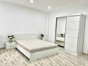 Dormitor Albania Alb cu Pat Matrimonial Alb 160 cm x 200 cm , Dulap Usi Glisante Alb 150 cm x 200 cm si Noptiere Albe