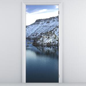 Fototapet pentru ușă - Peisaj de iarnă cu lac (95x205cm)