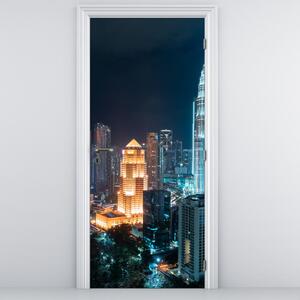 Fototapet pentru ușă - Noaptea în Kuala Lumpur (95x205cm)