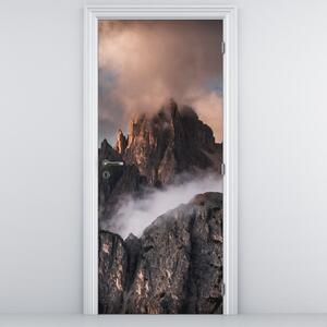 Fototapet pentru ușă - Dolomiții italieni ascunși în ceață (95x205cm)