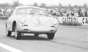Fotografie Fritz Hahnl Jr in a Porsche 356B Carrera, (40 x 26.7 cm)