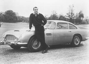 Fotografie Sean Connery with 007's Aston Martin, Bettmann