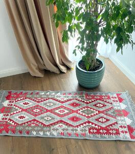 Covor traditional, cu doua fete, dimensiunea 60x120cm, gri-rosu