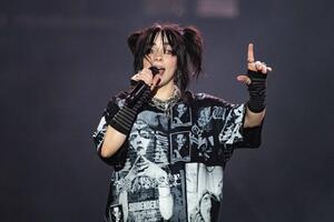 Fotografie Billie Eilish at Glastonbury Festival 2022, Joseph Okpako