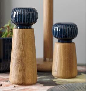 Râșniță pentru condimente din lemn de stejar cu detalii din porțelan albastru închis Kähler Design Hammershoi, înălțime 17,5 cm