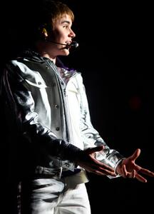 Fotografie Justin Bieber performing at the NIA