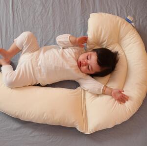 Perna de imbratisat pentru copii, ultra soft forma luna, 90x70x11 cm