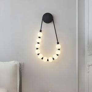 Un aplice modernă cu LED-uri și abajururi sferice Negru
