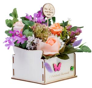 Aranjament in cutie de lemn pătrată cu flori artificiale