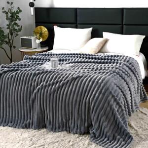 Patura Cocolino pufoasa cu dungi 200 x 230 cm, gri inchis