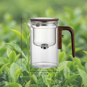 Ceainic din sticlă cu infuzor și buton pe mâner, capac și mâner de lemn, 600 ml