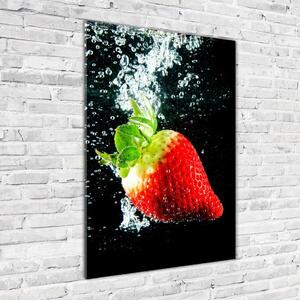 Fotografie imprimată pe sticlă Strawberry sub apa
