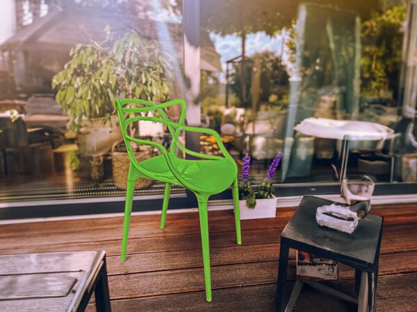 Scaun din plastic verde KATO