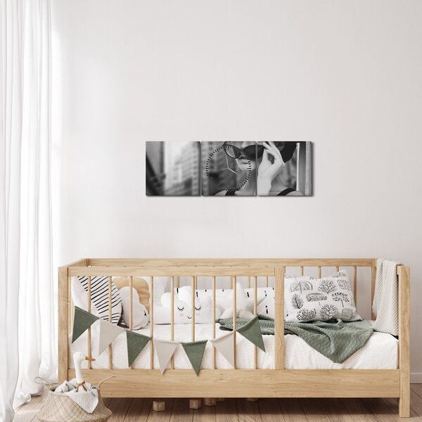 Tablou cu femeie (cu ceas) (90x30 cm)