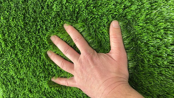 Gazon Artificial Premium, Lungime Fir 40 mm, Latime 1m, Marime 100 x 200 cm, 3 Nuante de Verde, Fire Drepte si Carliontate, Imitatie Perfecta Gazon
