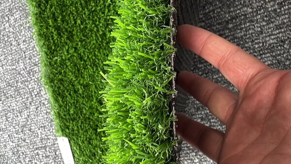 Gazon Artificial Premium, Lungime Fir 40 mm, Latime 1m, Marime 100 x 200 cm, 3 Nuante de Verde, Fire Drepte si Carliontate, Imitatie Perfecta Gazon