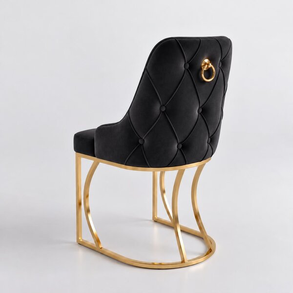 Scaun Lucca Crem – Tapițat Elegant, Picioare Metalice Aurii, Spătar Capitonat cu Inel Decorativ – Desire Furniture