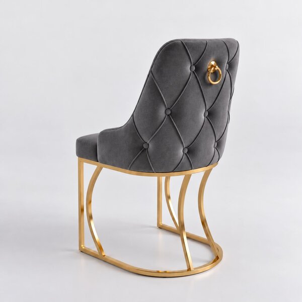 Scaun Lucca Crem – Tapițat Elegant, Picioare Metalice Aurii, Spătar Capitonat cu Inel Decorativ – Desire Furniture