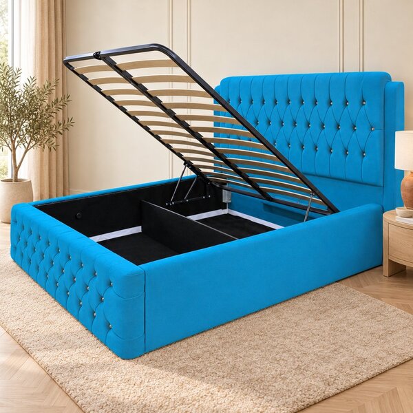 Pat tapițat Chesterfield din catifea Aveline Deluxe 140×200 cm, albastru deschis, cu ladă de depozitare