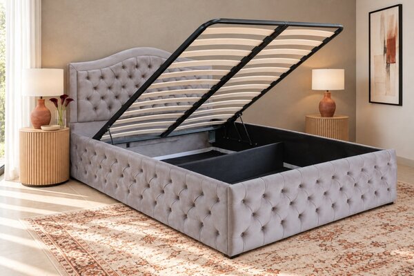 Pat tapițat Chesterfield din catifea Solaria Deluxe 120×200 cm, gri deschis, cu ladă de depozitare