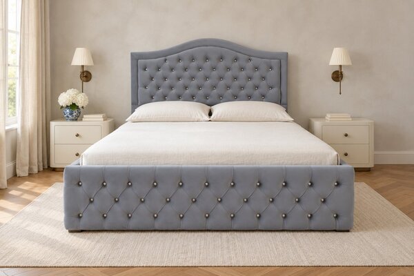 Pat tapițat Chesterfield din catifea Solaria Deluxe Cristal 120×200 cm, gri deschis, cu ladă de depozitare