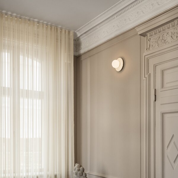 Lampă de perete Nuura Aps, Liila Muuse, reglabil, Alb, Camera de zi, Metal, Scandinavă